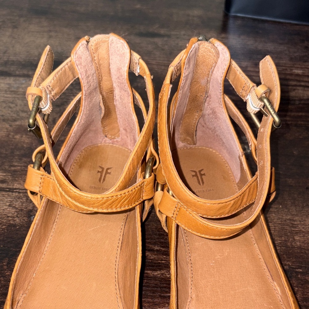 Frye women’s Sienna Harness Criss Cross leather ballet flats size 6M - Picture 12 of 12